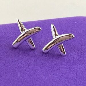 💛 Classic Sterling Silver X Stud Earrings | Minimalist Kiss Symbol Studs